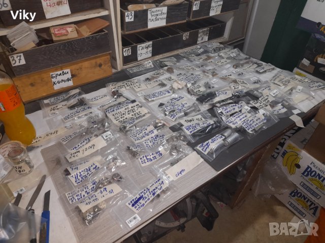 Голямо количество ретро радиоелектронни елементи резистори транзистори кондензатори без скрап