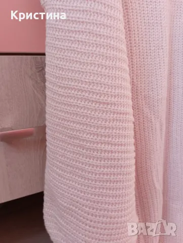 Едноцветна ежедневна свободна плетена пуловерна рокля с отворени рамене! Цвят бебешко розово!, снимка 2 - Рокли - 48926237