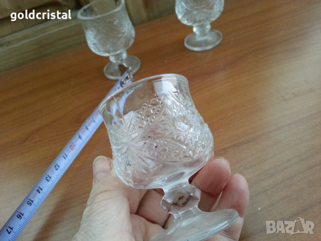 Стъклени чаши чашки гравирани, снимка 2 - Антикварни и старинни предмети - 36553498