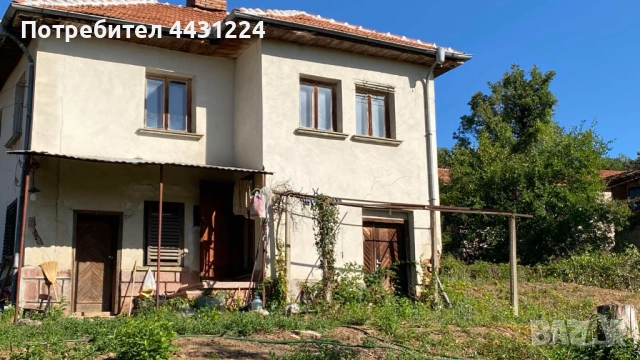 Селска двуетажна къща с прилежащ терен 2000 кв.м. и две стопански постройки, находящ се, снимка 2 - Къщи - 51617148