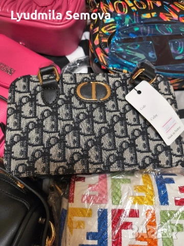 Дамски чанти крос боди , снимка 2 - Чанти - 51880125