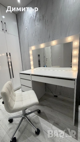 Тоалетка с холивудско огледало за грим+кожен регулиращ се стол