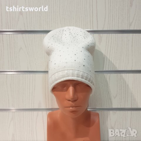 Нова зимна дамска шапка с камъчета в бял цвят, снимка 8 - Шапки - 35502359