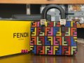 Дамска чанта Fendi, снимка 1 - Чанти - 32392215