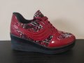 Дамски спортни обувки на платформа, снимка 1 - Дамски ежедневни обувки - 44033910