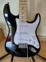 Продавам електрическа китара Squire Sonic ST BK, снимка 3