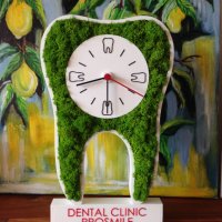 Подарък - Часовник за зъболекар и зъботехници във формата на зъб, украсен със скандинавски мъх, снимка 1 - Друга електроника - 40593090