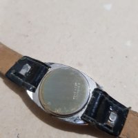 Винтидж Швейцарски дамски часовник Тисот - кварцов / Vintage Tissot Watch - Quartz, снимка 3 - Дамски - 27797303