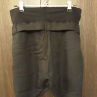 Къс черен панталон висока талия , ефектна комбинация от плат и памук, снимка 8 - Къси панталони и бермуди - 37226492
