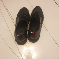 Обувки томи хилфигер, снимка 2 - Дамски ежедневни обувки - 43745609