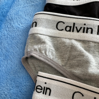 Комплект дамско бельо Calvin Klein за малко дупе бикини 3 броя гащи, снимка 3 - Бельо - 44859513