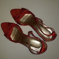 Сандали Lorena - ток, ефектни, червени на точки , снимка 2 - Дамски обувки на ток - 26976614