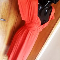 Оранжева рокля под коляното с отворено деколте 2ХЛ, снимка 2 - Рокли - 32985140