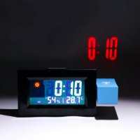 Дигитален часовник Square Clock, цветен дисплей, снимка 1 - Други стоки за дома - 38319738