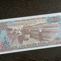 Банкнота - Виетнам - 2000 донги UNC | 1988г., снимка 3 - Нумизматика и бонистика - 26244529