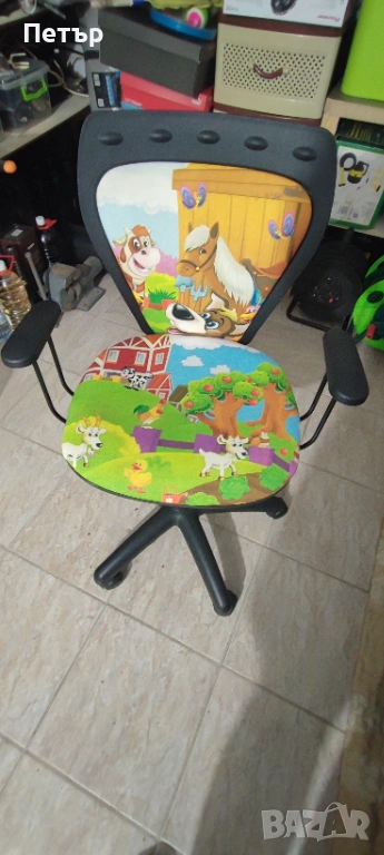 Детски стол за бюро и килим, снимка 1