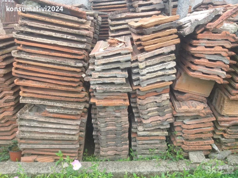 Продавам керемиди втора употреба, около 500бр по 0.28ст. , снимка 1