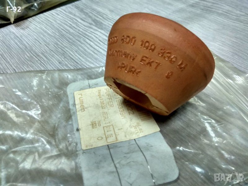 8D0199339M**НОВО**AUDI**Тампон, двигател, снимка 1