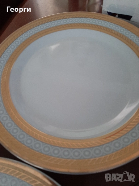 Бели порцеланови чинии със златен кант, снимка 1