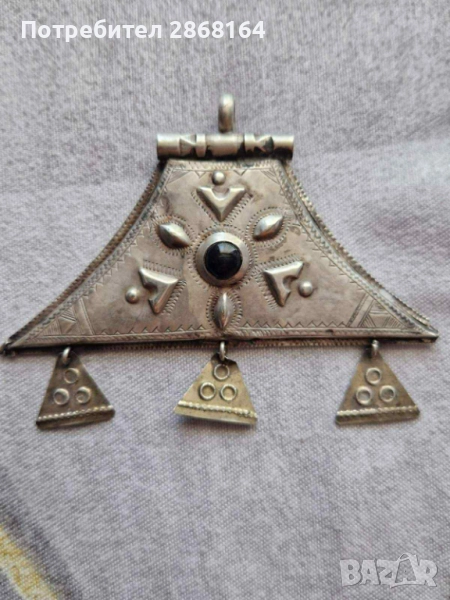 Много стар сребърен амулет, снимка 1