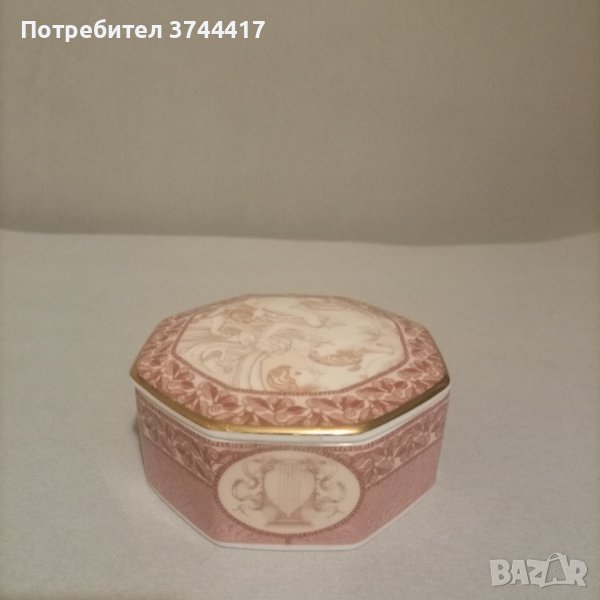  Красива Винтаж WEDGWOOD VENUS "любов" кутия за дрънкулки от костен порцелан+капак рядка находка , снимка 1