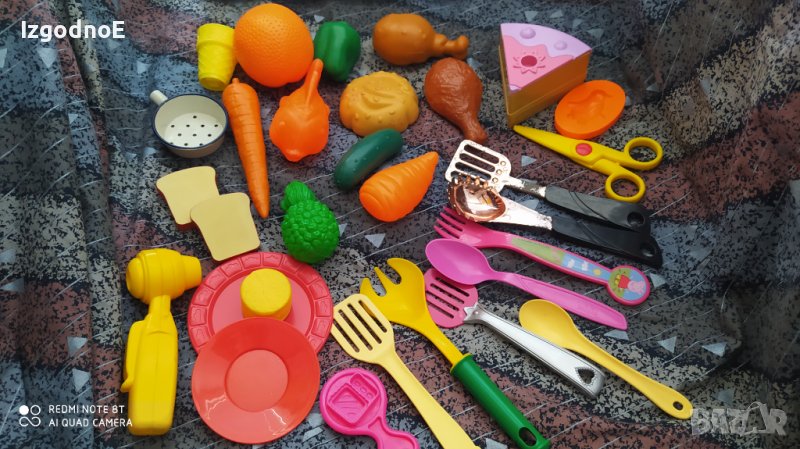 Голям лот пластмасови плодове, зеленчуци, прибори, снимка 1