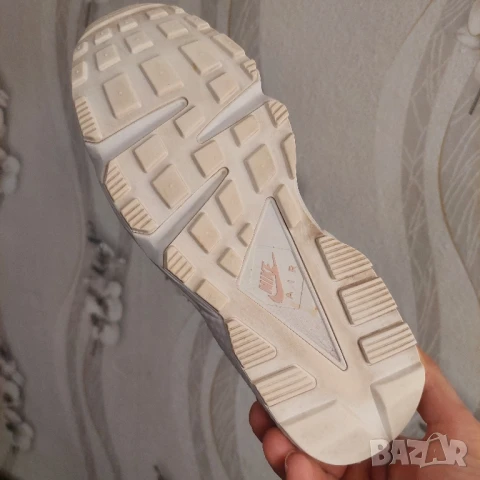 маратонки Nike Air Huarache номер 40 ,5 - бяло, снимка 6 - Маратонки - 50799622