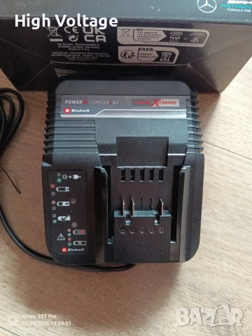 Einhell зарядно устройство 3А 18V