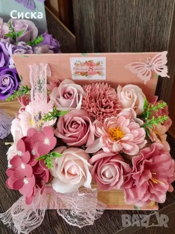 Кутия книга с петнадесет  нежни сапунени цветя 