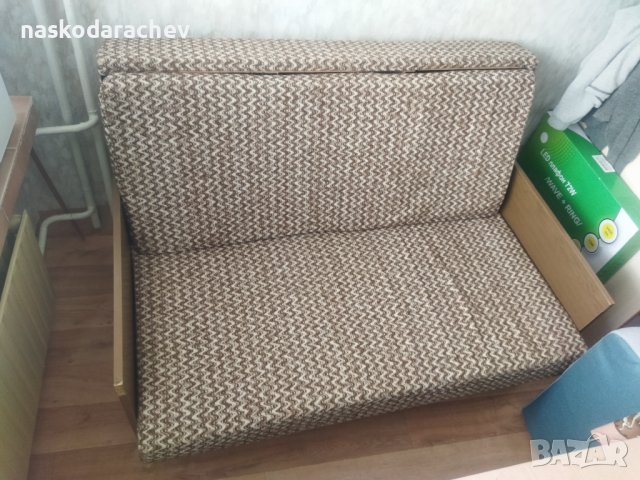 Компактен малък диван с функция сън , снимка 6 - Дивани и мека мебел - 43746741