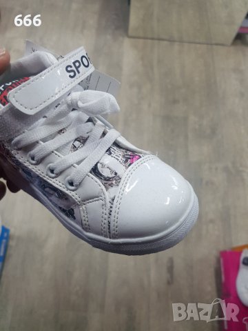 Обувки, снимка 2 - Детски обувки - 42982799