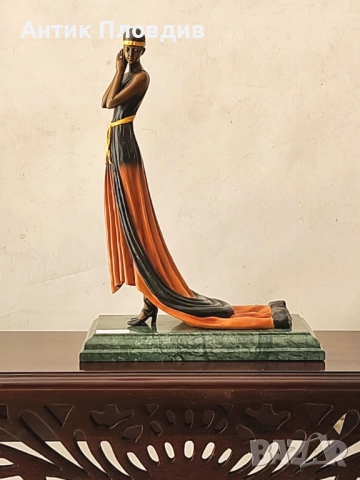 Статуетка „Дама в дълга рокля“ – G. S. Cassel, France, снимка 3 - Статуетки - 51655845