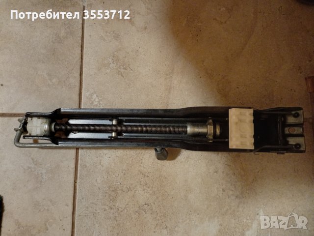 Оригинален крик за Mercedes ML W164, снимка 2 - Аксесоари и консумативи - 43256012