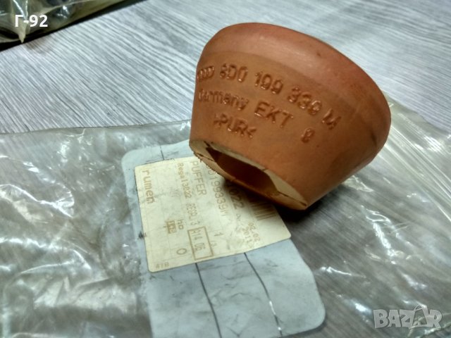 8D0199339M**НОВО**AUDI**Тампон, двигател