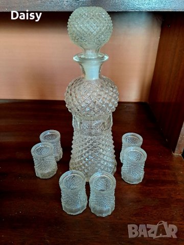 Стъклен комплект Шише и 6 бр чаши