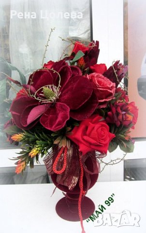 Композиция  червени рози и магнолия от кадифе, снимка 4 - Романтични подаръци - 39407630