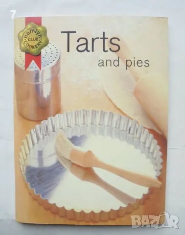 Готварска книга Tarts and pies 2000 г.