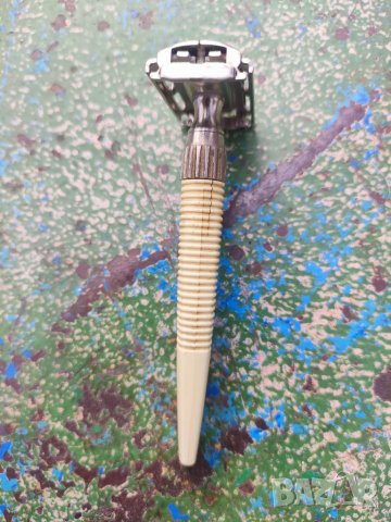 Продавам стара Самобръсначка Gillette Englad, снимка 4 - Други ценни предмети - 35609145