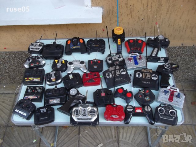 Лот от 33 бр. дистанционни управления за електр.коли играчки