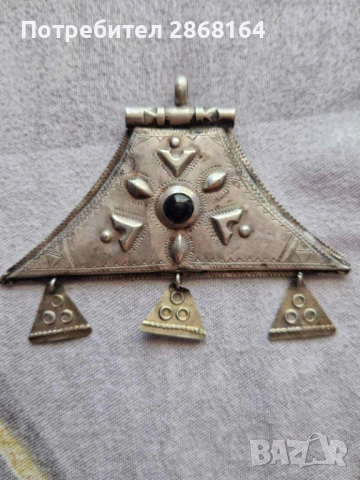 Много стар сребърен амулет