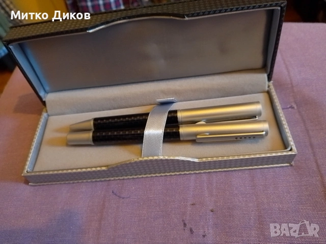 подаръчен комплект нов от две химикалки ролер и обикновена в под.кутия, снимка 3 - Други - 53566366