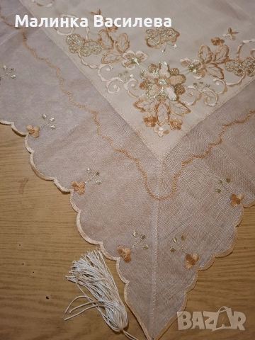 Бродирана покривка , снимка 12 - Гоблени - 52917830