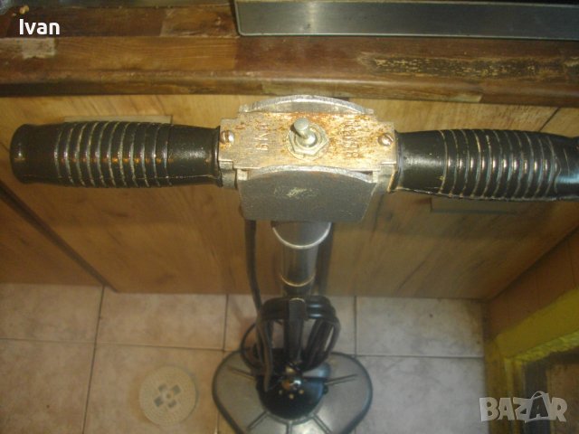 СССР/Руска Електрическа Машина За Полиране/ Почистване Паркет-Отлична-1966г-109см-8,0кг-3 Глави-ЭПМ2, снимка 6 - Полирмашини - 43466958