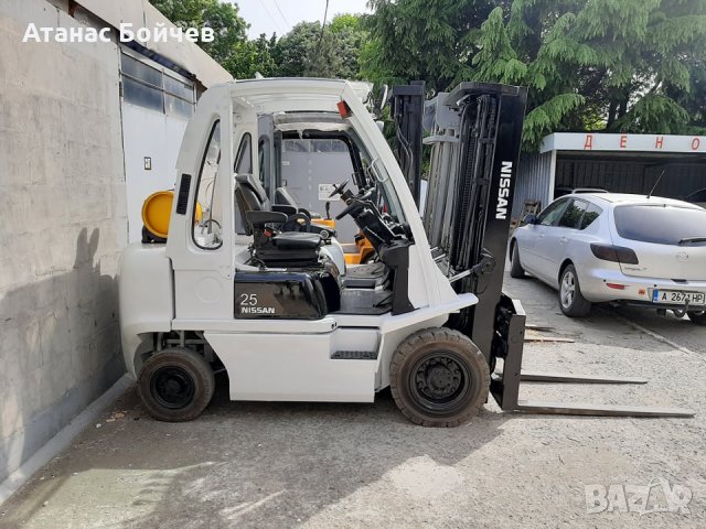 Газокар нисан 2500 кг. 2015г. моточасове 4495