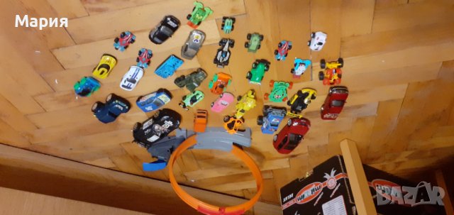 Колички и писта Hot wheels, снимка 11 - Коли, камиони, мотори, писти - 38889893