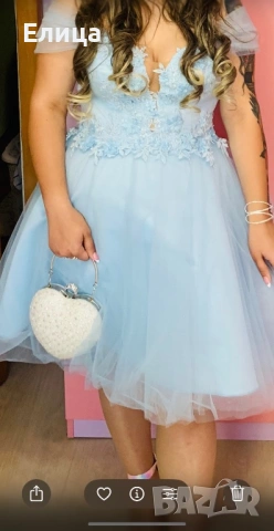 Рокля в цвят baby blue/небесносиньо