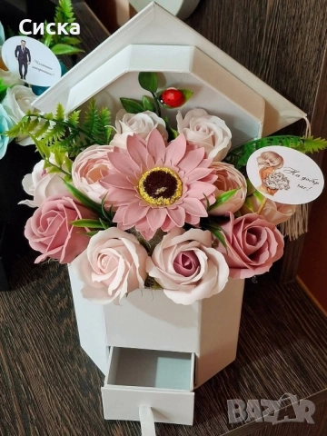 Тематични букети в бяло и черно със 11 броя сапунени цветя за предстоящите абитуриенти,абсолвенти🎓, снимка 10 - Подаръци за жени - 45406164