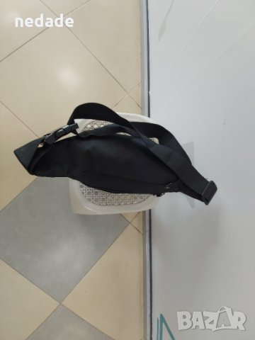 Дамска черна чанта през кръст тип банан с бял надпис спортно елегантен модел. Подходяща за подарък. , снимка 8 - Чанти - 32781409