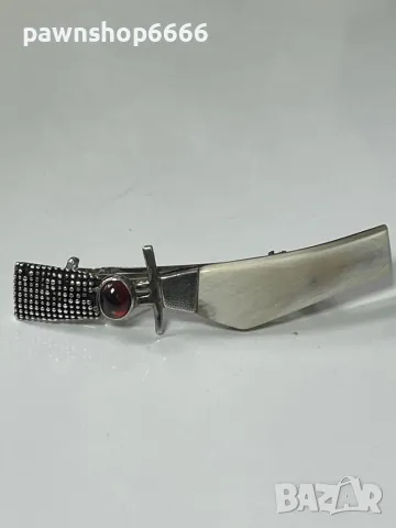 Продавам изискана сребърна фиба, декорирана с естествен корнеол и елемент от рог, снимка 8 - Колиета, медальони, синджири - 49217969