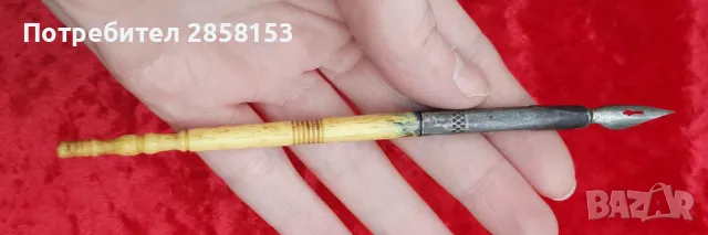 Стара писалка изработена от слонова кост.